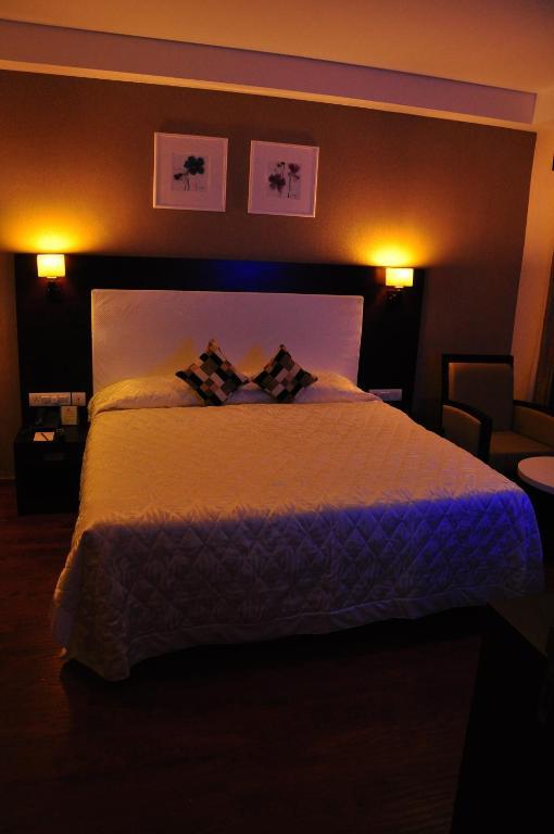 Cochin Seaport Hotel Kochi Room photo